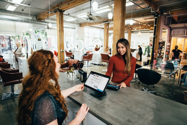 blake-wisz-GFrBMipOd_E-unsplash (1) customer services