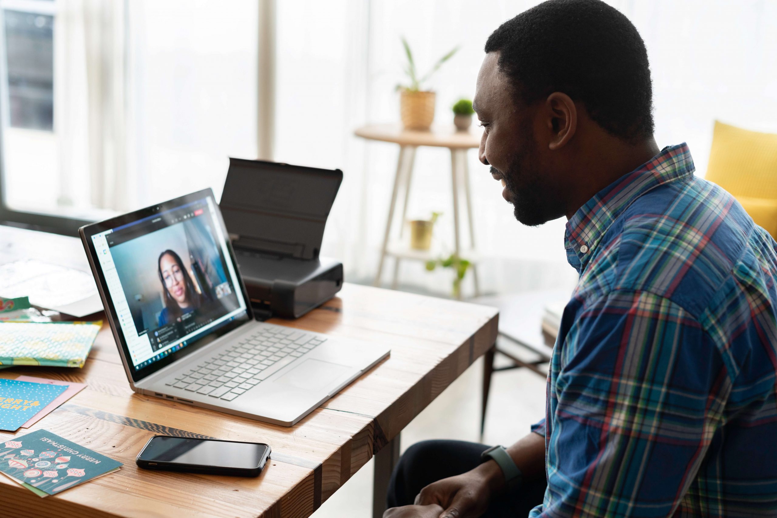linkedin-sales-solutions-6ie6OjshvWg-unsplash (1) sales training